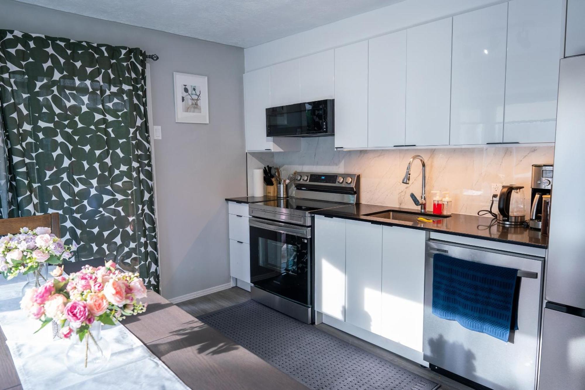 Chalet Detached House Near Metro With Private Parking Montreal