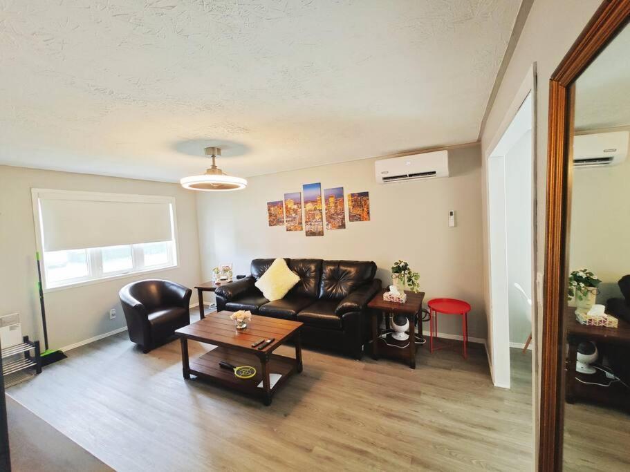 Detached House Near Metro With Private Parking Chalet Montreal